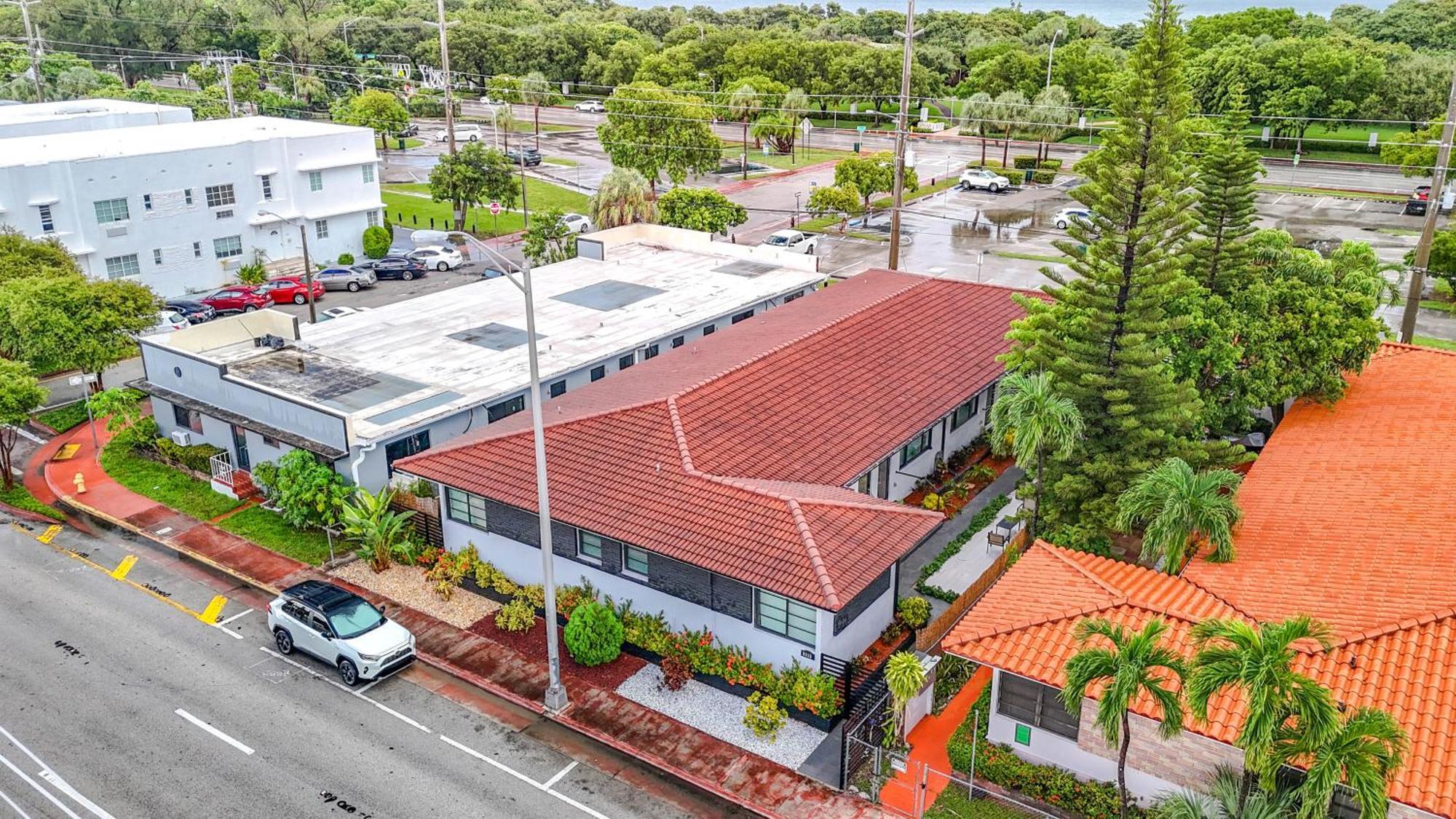 Los Patios Home Suites Miami Beach Exterior photo